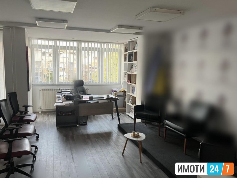 Се продава стан во строг Центар - Рекорд 