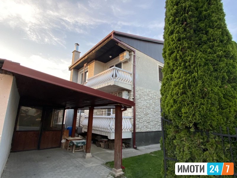  Prodavam prostrana i funkcionalna semejna kuka  vo n Dracevo Skopje