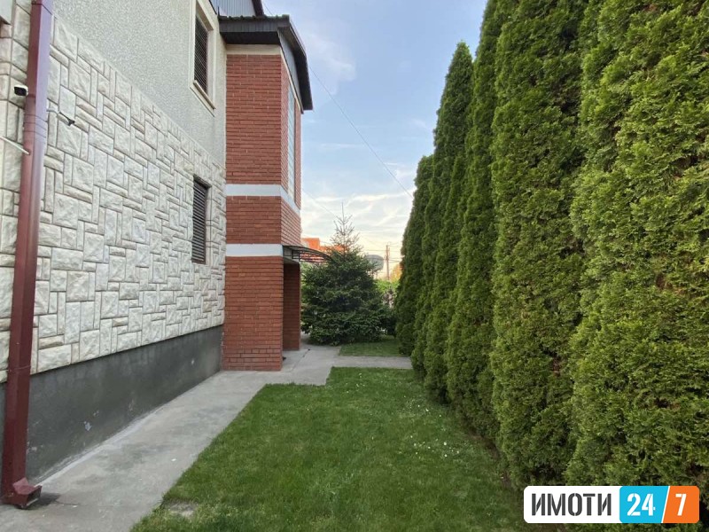  Prodavam prostrana i funkcionalna semejna kuka  vo n Dracevo Skopje