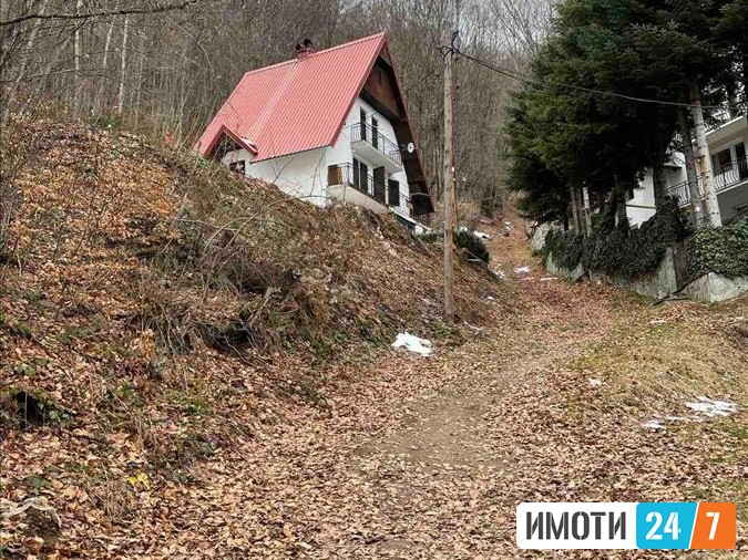 Продавам викенд куќа во Маврово
