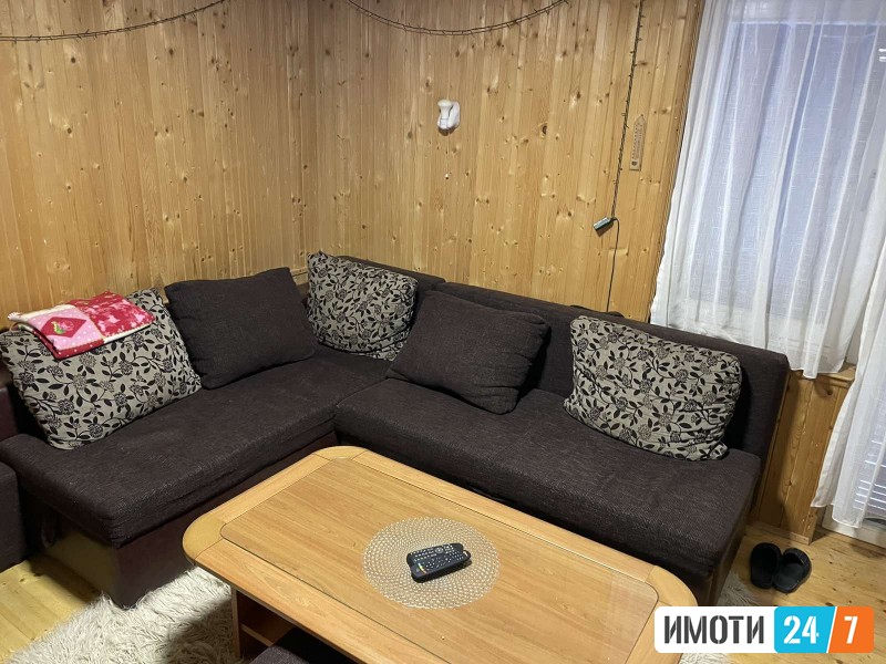 Продавам викенд куќа во Маврово