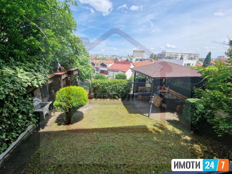 KOMFOREN TROSOBEN STAN SO DVOR NA MIRNA LOKACIJA VO CRNICE