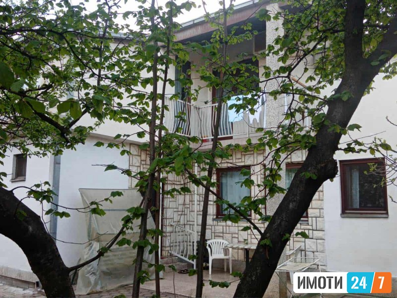 Се продаваат две убави куќи во насБутел 