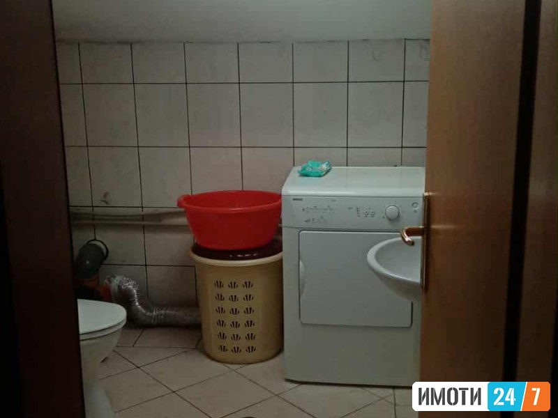 Се продаваат две убави куќи во насБутел 