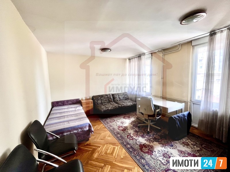 SE PRODAVA PRAKTICEN TROSOBEN STAN VO STROG CENTAR NA SKOPJE