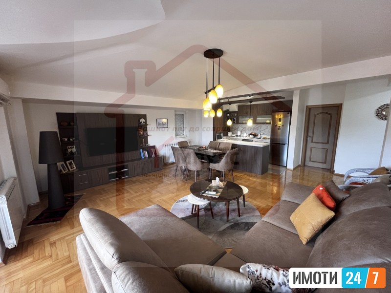 SE PRODAVA NAMESTEN TROSOBEN STAN  SO LOKACIJA VO CENTAR