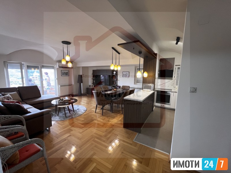 SE PRODAVA NAMESTEN TROSOBEN STAN  SO LOKACIJA VO CENTAR