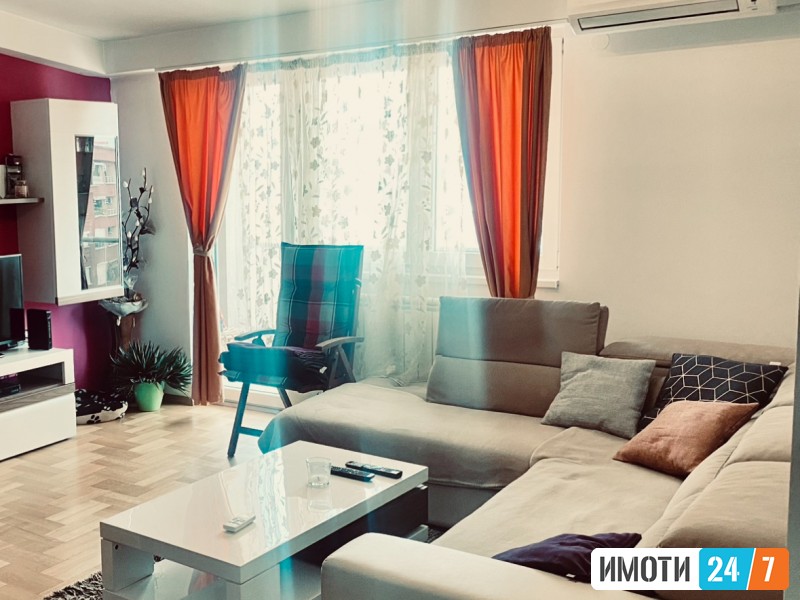 Prostoren Trosoben stan so prekrasen pogled vo Aerodrom so garazno mesto