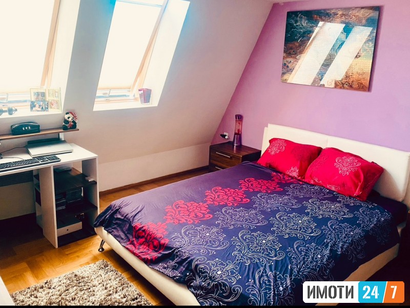 Prostoren Trosoben stan so prekrasen pogled vo Aerodrom so garazno mesto