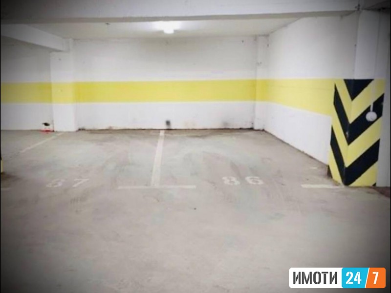 Prostoren Trosoben stan so prekrasen pogled vo Aerodrom so garazno mesto