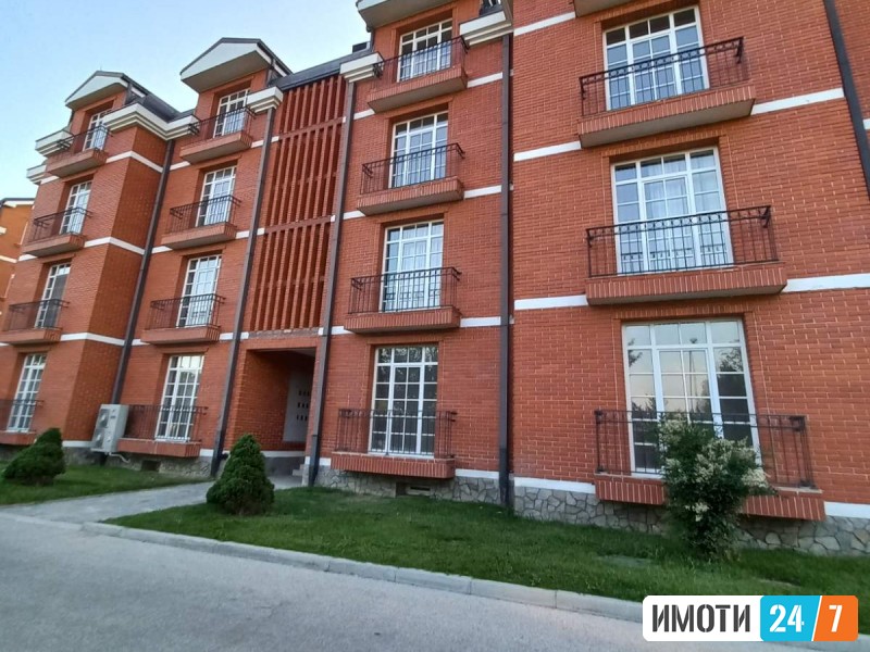 CETIRISOBEN APARTMAN VOLUKSUZNATA NASELBA VERINA SO POGLED KON EZERO