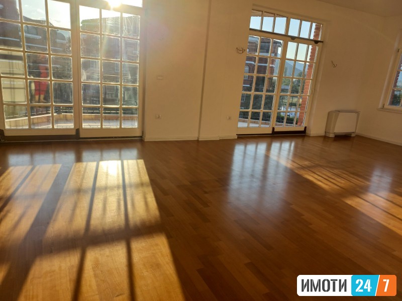 CETIRISOBEN APARTMAN VOLUKSUZNATA NASELBA VERINA SO POGLED KON EZERO