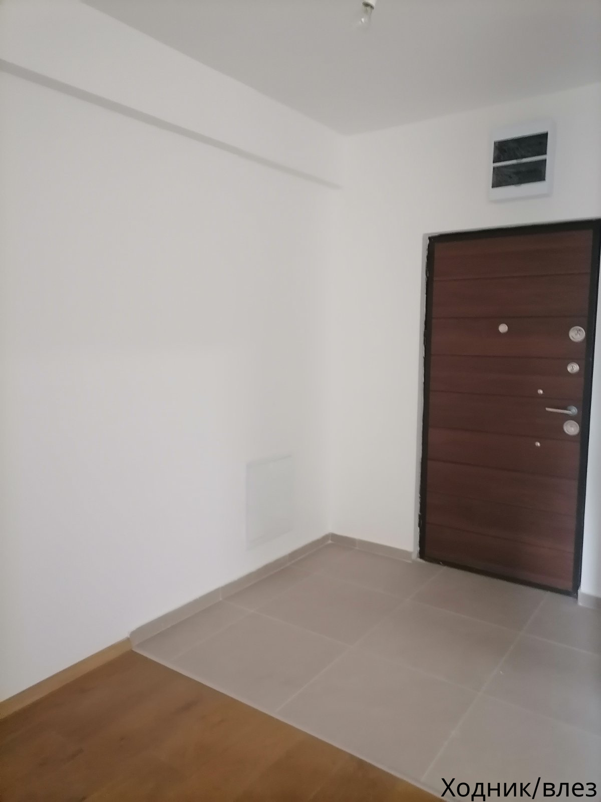 Изнајмување на полунаместен нов стан во Влае