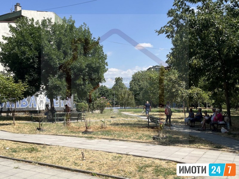 SE PRODAVA FUNKCIONALEN CETIRISOBEN STAN VO AERODROM