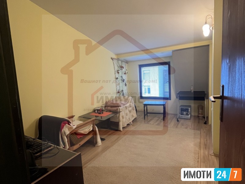 SE PRODAVA FUNKCIONALEN CETIRISOBEN STAN VO AERODROM