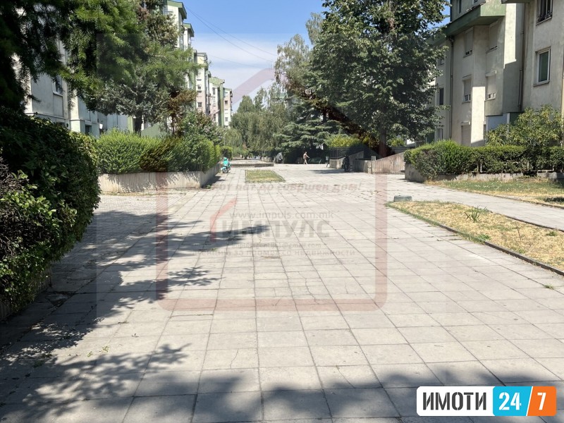 SE PRODAVA FUNKCIONALEN CETIRISOBEN STAN VO AERODROM