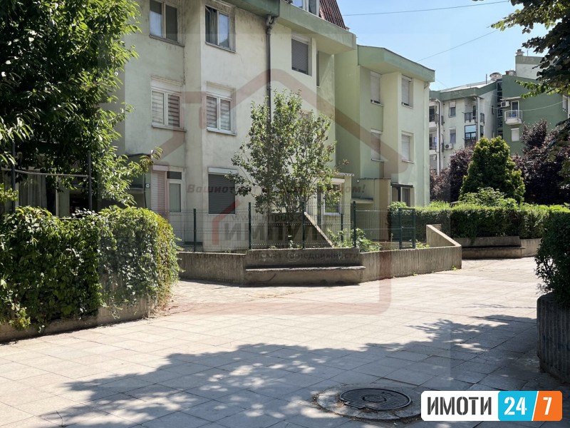 SE PRODAVA FUNKCIONALEN CETIRISOBEN STAN VO AERODROM