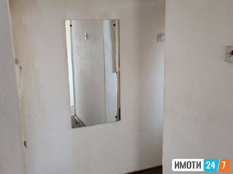 Prodavam garsonjera vo debar malo