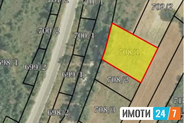се продава плац  големина 1105 м2 цена по договор над Мирковци Скопски регион