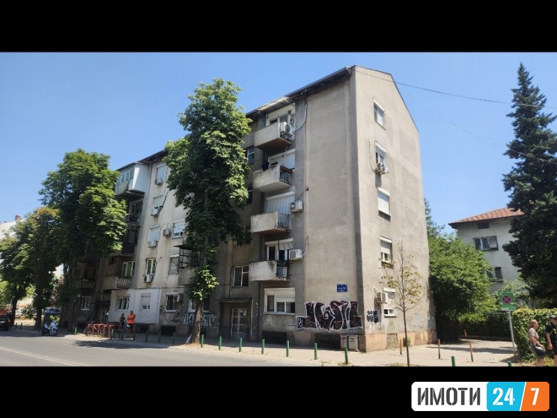 Prodavame garsonjera vo debar maalo