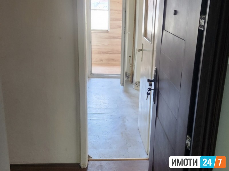 Prodavame garsonjera vo debar maalo