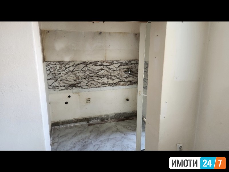 Prodavame garsonjera vo debar maalo