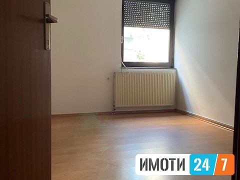SE IZDAVA PRAZEN DWELOVEN PROSTOR SO LOKACIJA VO CENTAR