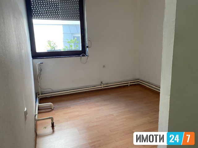 SE IZDAVA PRAZEN DWELOVEN PROSTOR SO LOKACIJA VO CENTAR