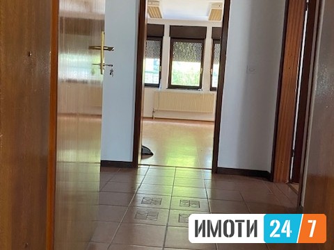 SE IZDAVA PRAZEN DWELOVEN PROSTOR SO LOKACIJA VO CENTAR
