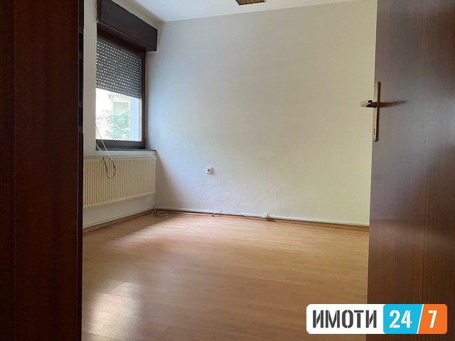SE IZDAVA PRAZEN DWELOVEN PROSTOR SO LOKACIJA VO CENTAR