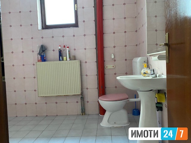 SE IZDAVA PRAZEN DWELOVEN PROSTOR SO LOKACIJA VO CENTAR