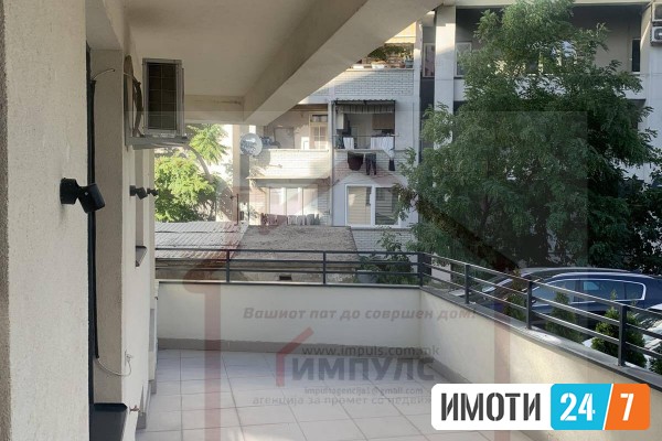 PRAZEN TROSOBEN STAN SO DVOR ZA DELOVNA NAMENA NA RUZVELTOVA
