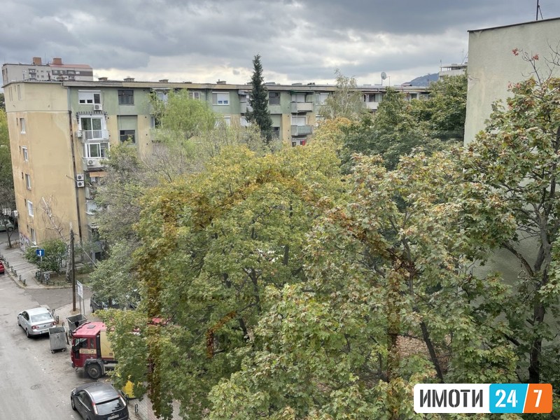 SE PRODAVA DVOSOBEN STAN VO KARPOSHKAJ DRAMSKI TEATAR