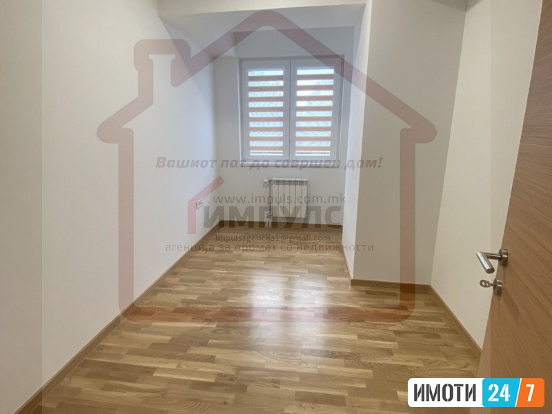 SE IZDAVA PRAZEN TROSOBEN STRAN ZA DELOVNA NAMENA VO AERODROM