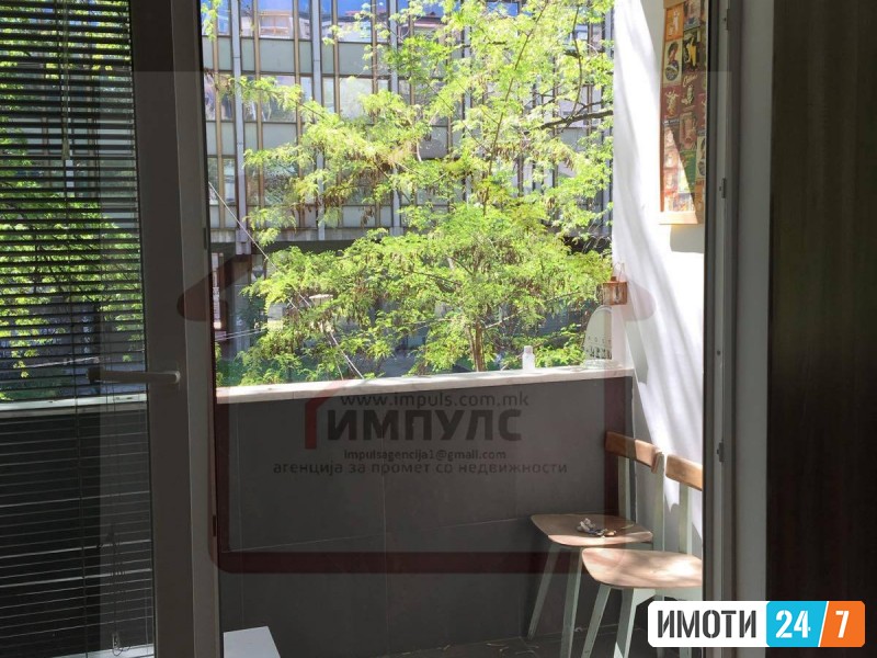 PRAZEN DELOVEN PROSTOR VO STROG CENTAR