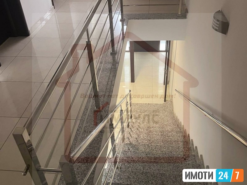 SE IZDAVA PRAZNA KUKJA SO BAZEN VO CRNICE