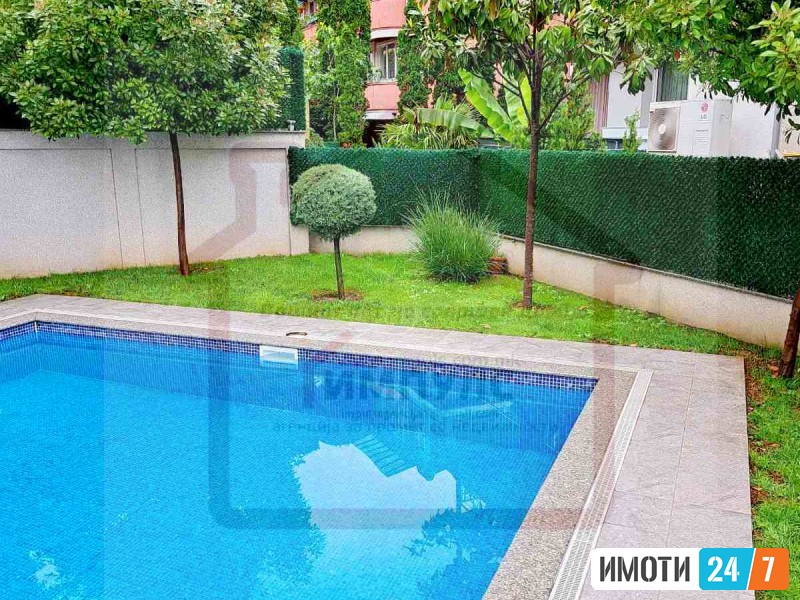 SE IZDAVA PRAZNA KUKJA SO BAZEN VO CRNICE