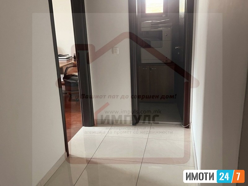 SE IZDAVA PRAZNA KUKJA SO BAZEN VO CRNICE