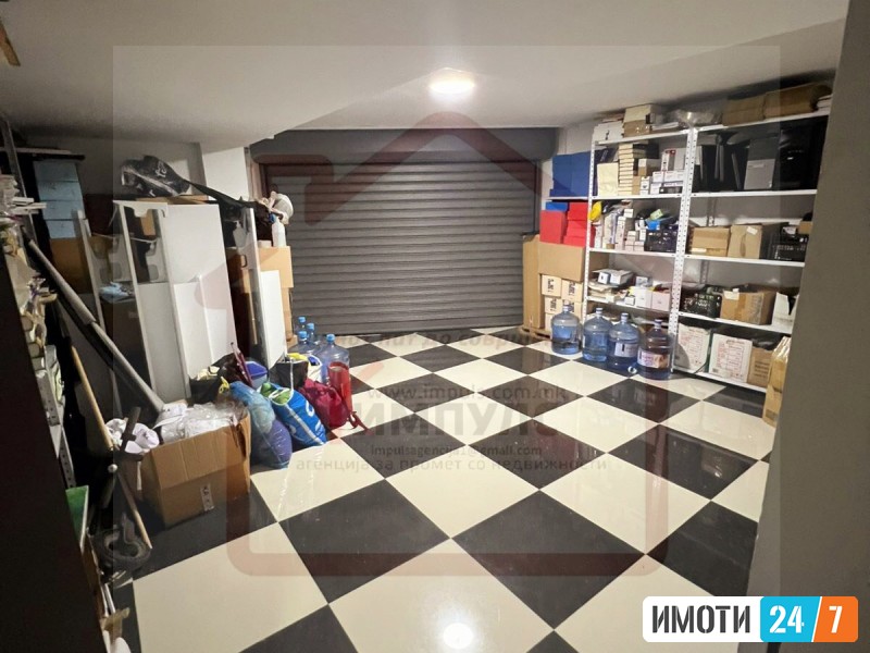 SE IZDAVA PRAZNA KUKJA SO BAZEN VO CRNICE