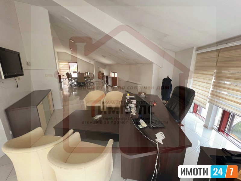 SE IZDAVA PRAZNA KUKJA SO BAZEN VO CRNICE