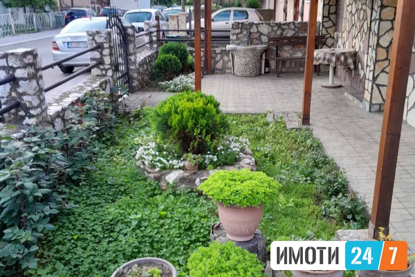 Се продава куќа на два спрата во Лисиче