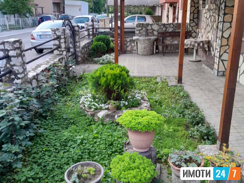 Се продава куќа на два спрата во Лисиче