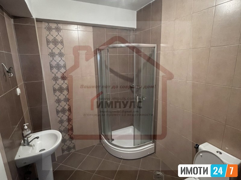 PRAZEN TROSOBEN STAN ZA STANBENO DELOVNA NAMENA