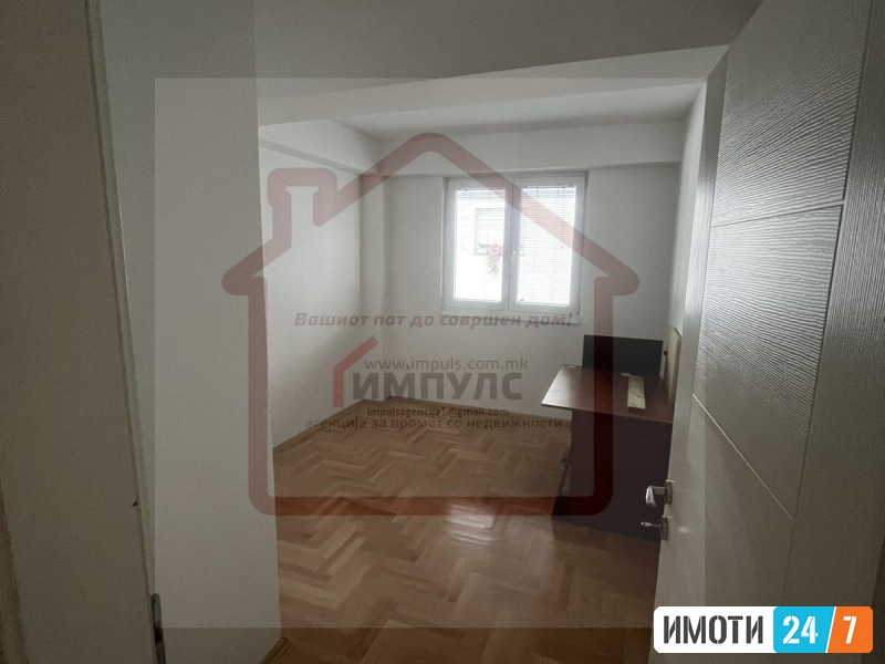 PRAZEN TROSOBEN STAN ZA STANBENO DELOVNA NAMENA