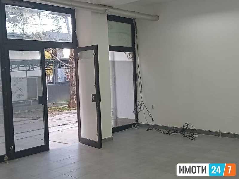 Издавам деловен простор