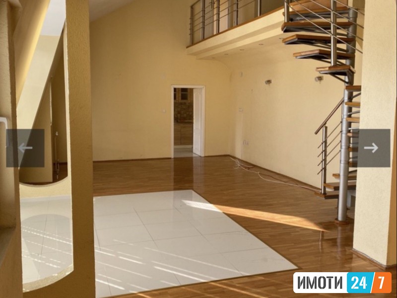 PRAZEN DUPLEX SO LOKACIJA VO STROG CENTAR