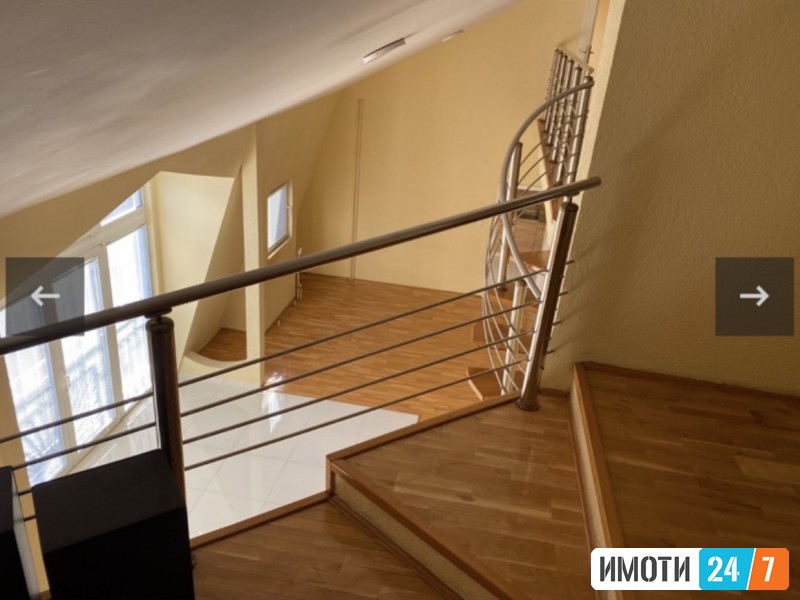 PRAZEN DUPLEX SO LOKACIJA VO STROG CENTAR