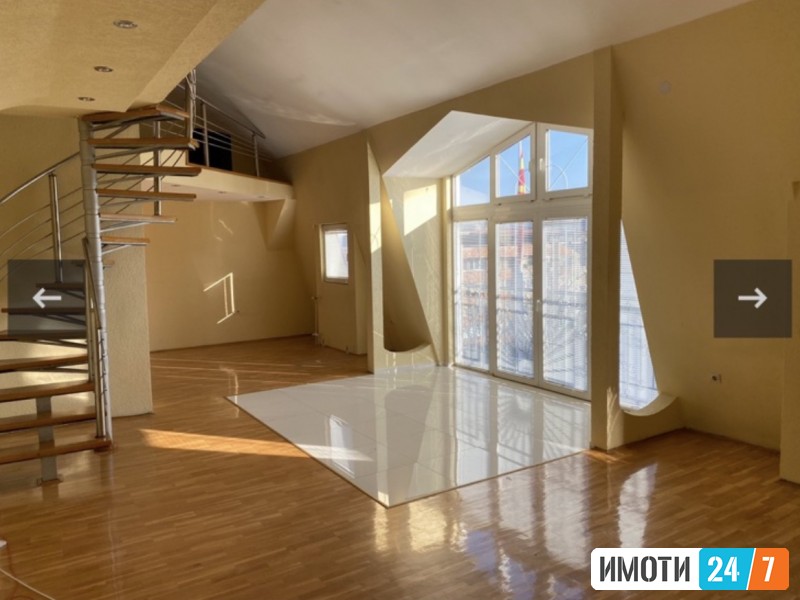 PRAZEN DUPLEX SO LOKACIJA VO STROG CENTAR