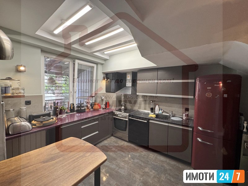 MODEREN CETIRISOBEN STAN SO SOPSTVEN DVOR VO DEBAR MAALO