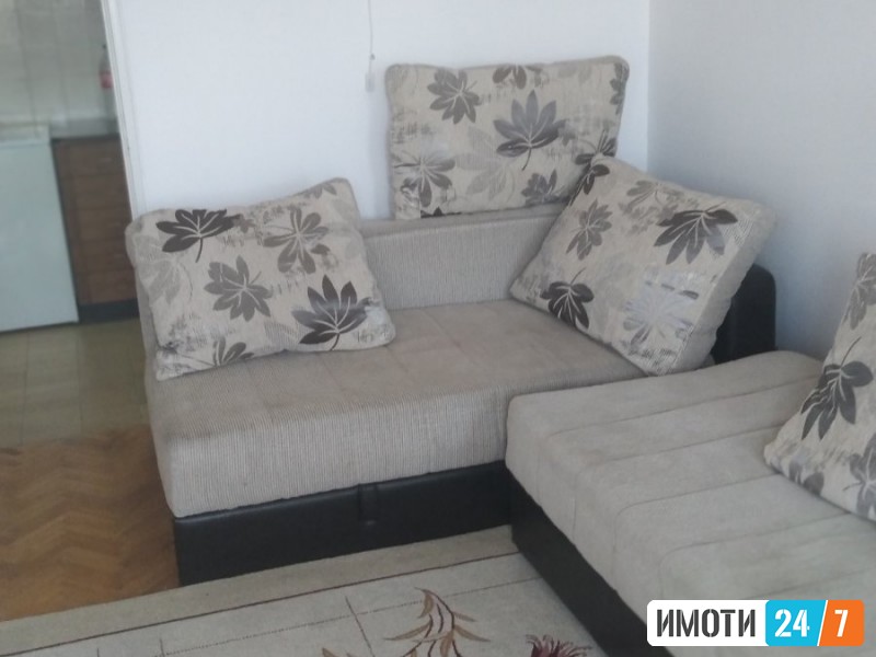 DVOSOBEN SATN VO AERODROM KAJ HOTEL RUSIJA